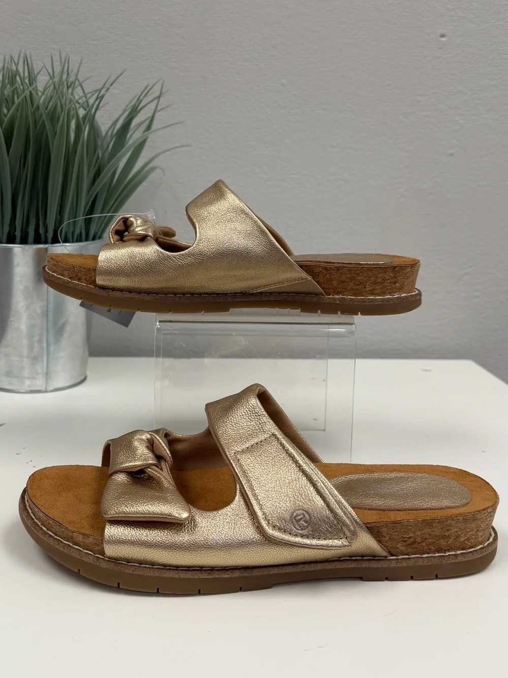NWOT Rockport Gold Zova Slip-On Casual Flat Sandals - Size 7